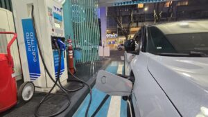 Autos eléctricos: la Ciudad habilita puestos de cargas