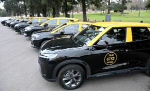 Comienzan a circular los primeros taxis eléctricos en la Ciudad